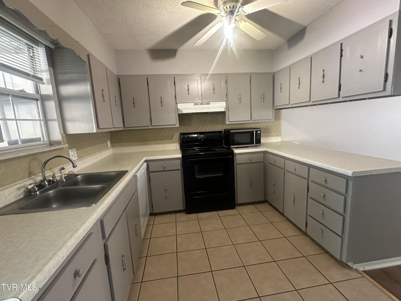 140 Kathy Ave #2 - Photo 2 of 15
