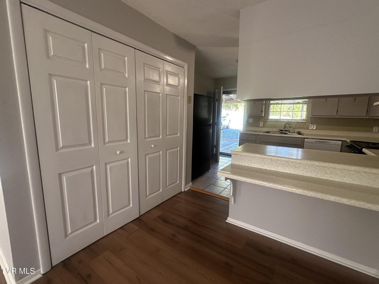 140 Kathy Ave #2 - Photo 5 of 15