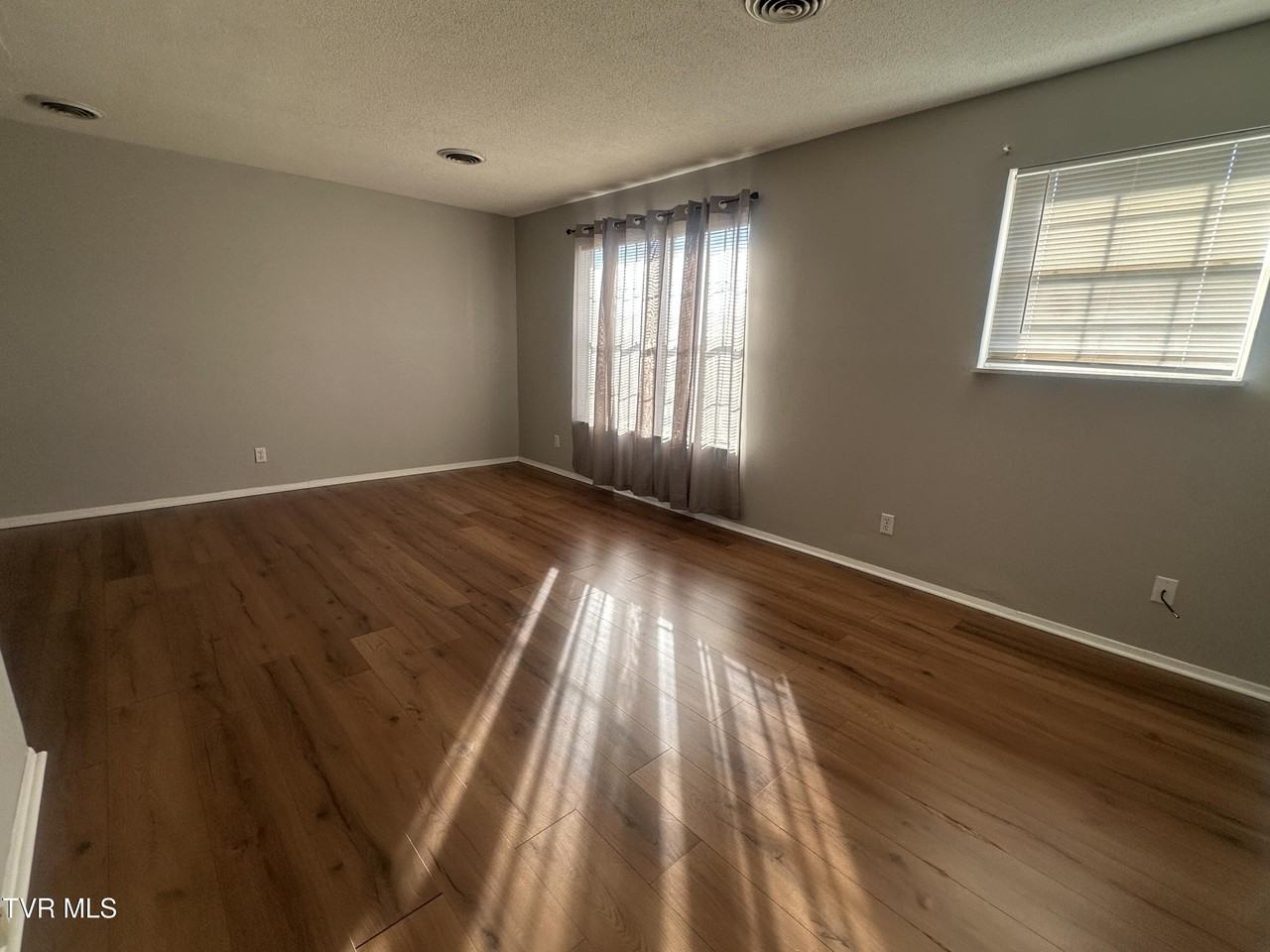 140 Kathy Ave #2 - Photo 6 of 15