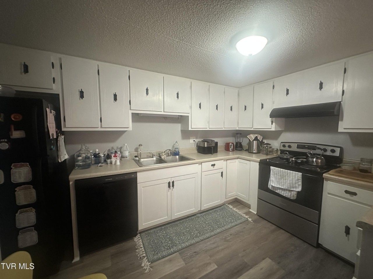 160 Kathy Ave #9 - Photo 3 of 11