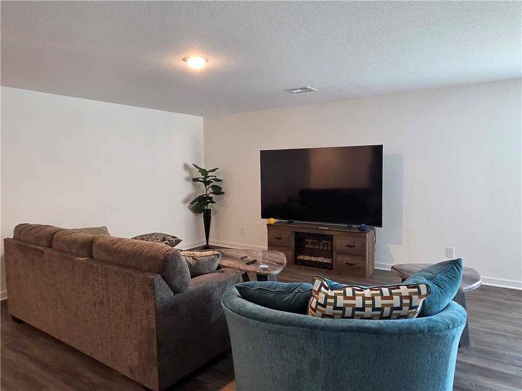 2594 Aaron Pl - Photo 7 of 37