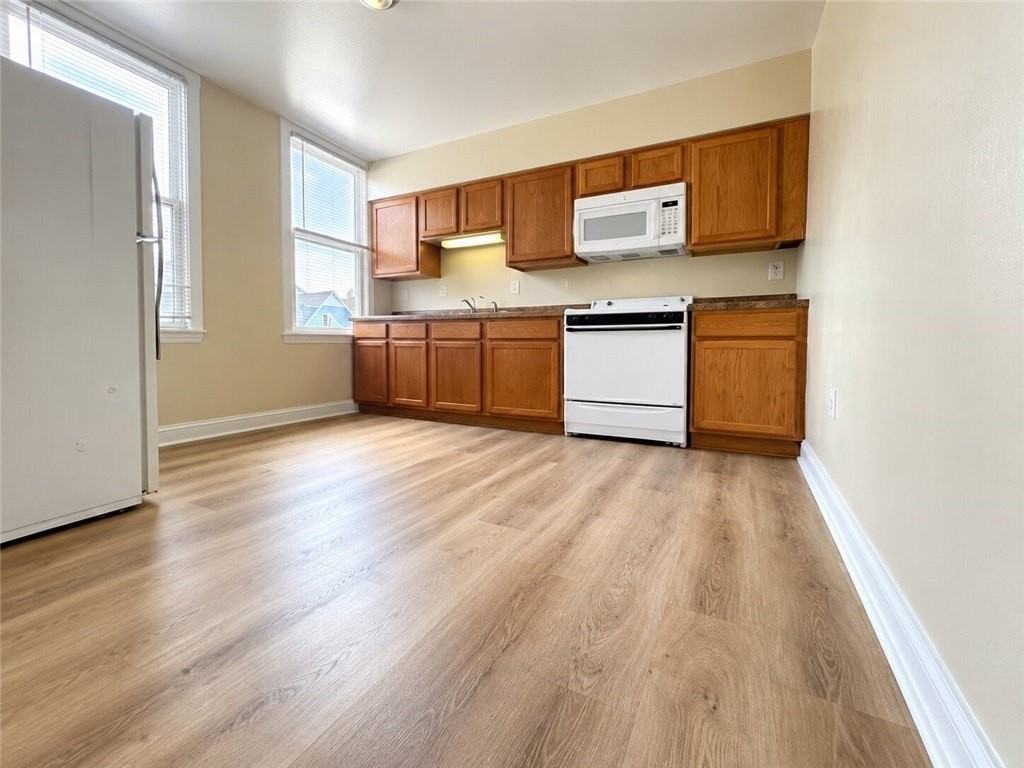 546 Greenfield Ave #2 - Photo 2 of 8