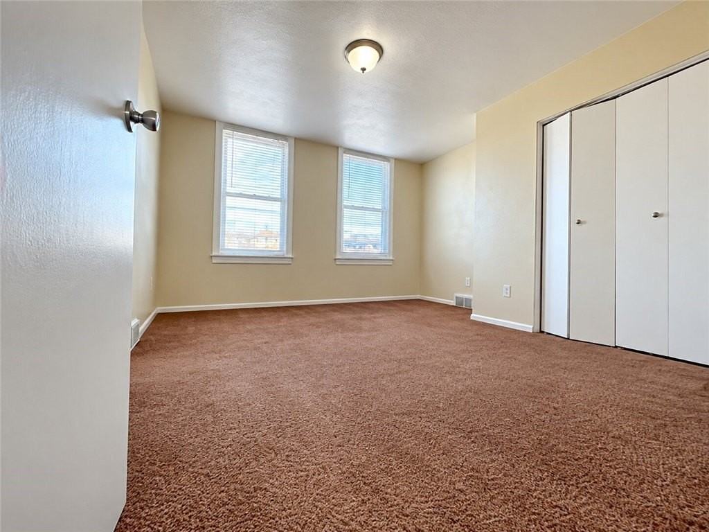546 Greenfield Ave #2 - Photo 3 of 8