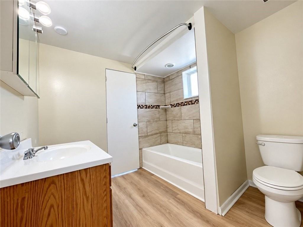 546 Greenfield Ave #2 - Photo 7 of 8