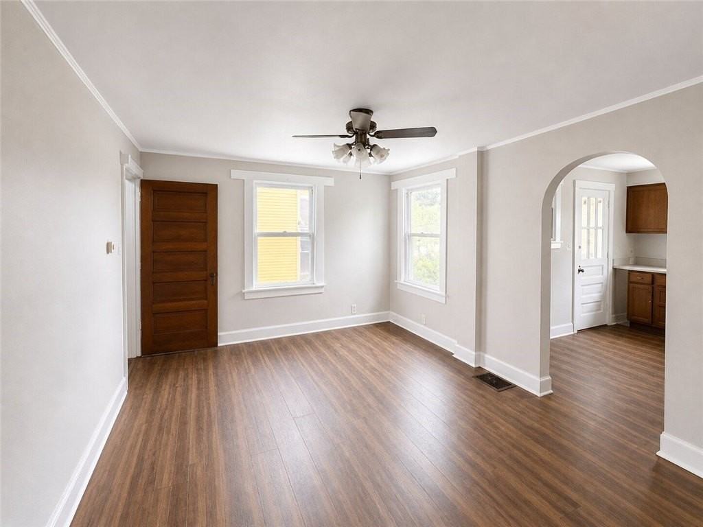 856 Craig St - Photo 3 of 8
