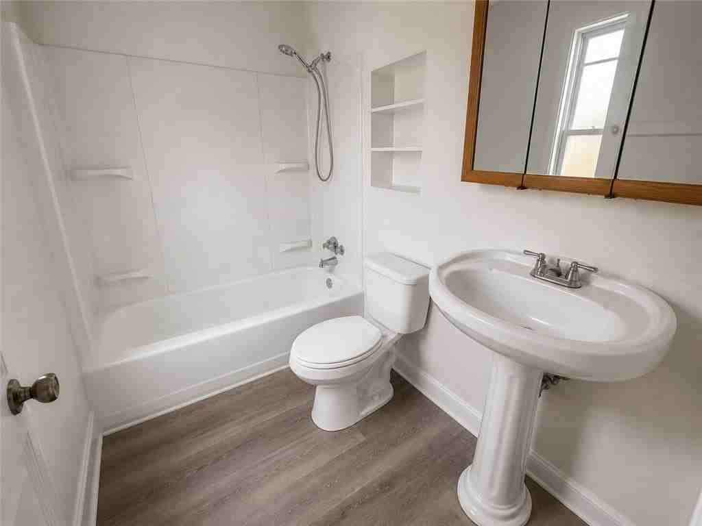 856 Craig St - Photo 5 of 8