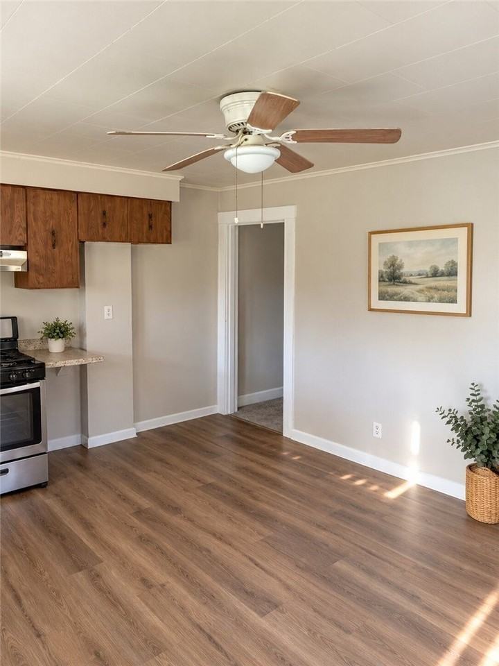 875 Vankirk St - Photo 3 of 15