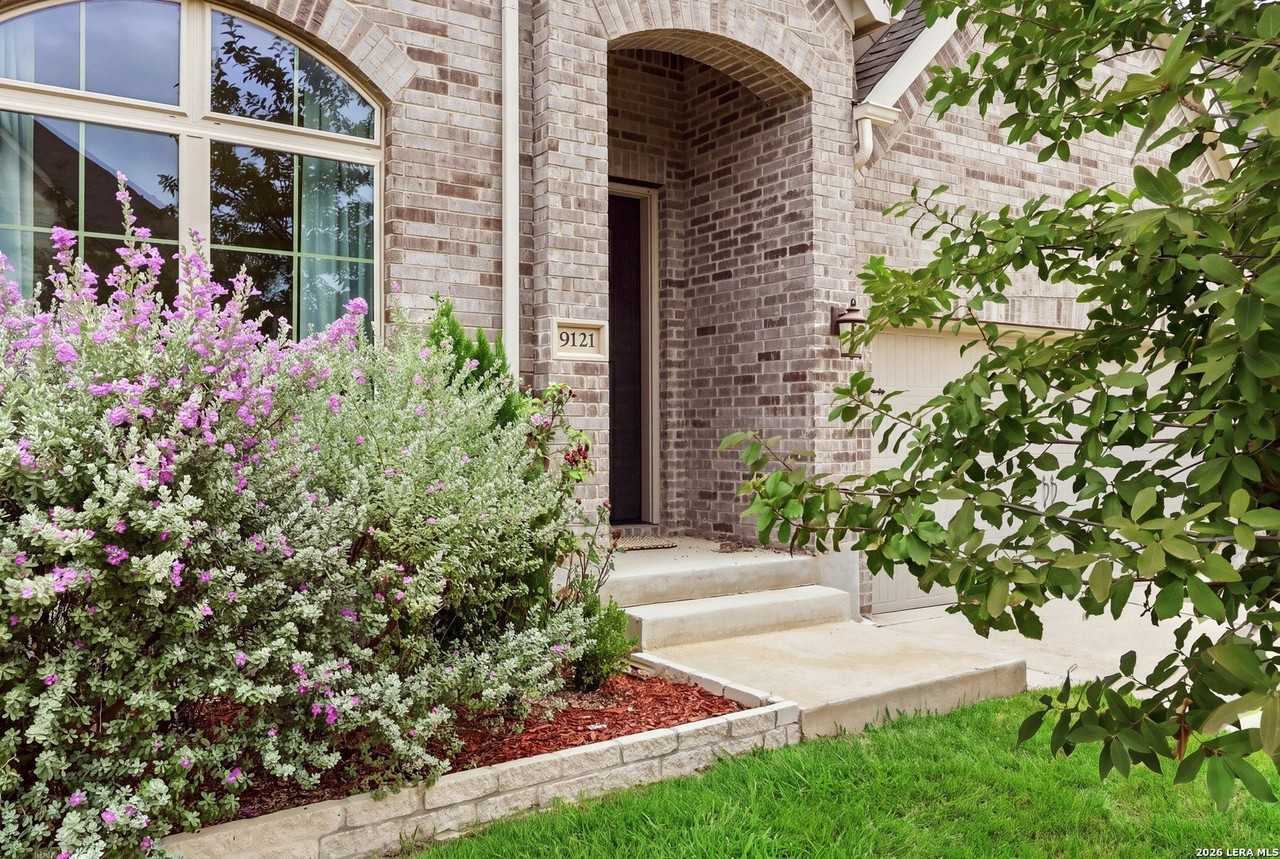 9121 Pepperton Ln - Photo 4 of 43
