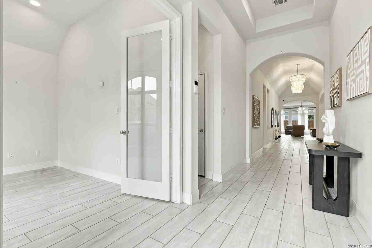 9121 Pepperton Ln - Photo 6 of 43