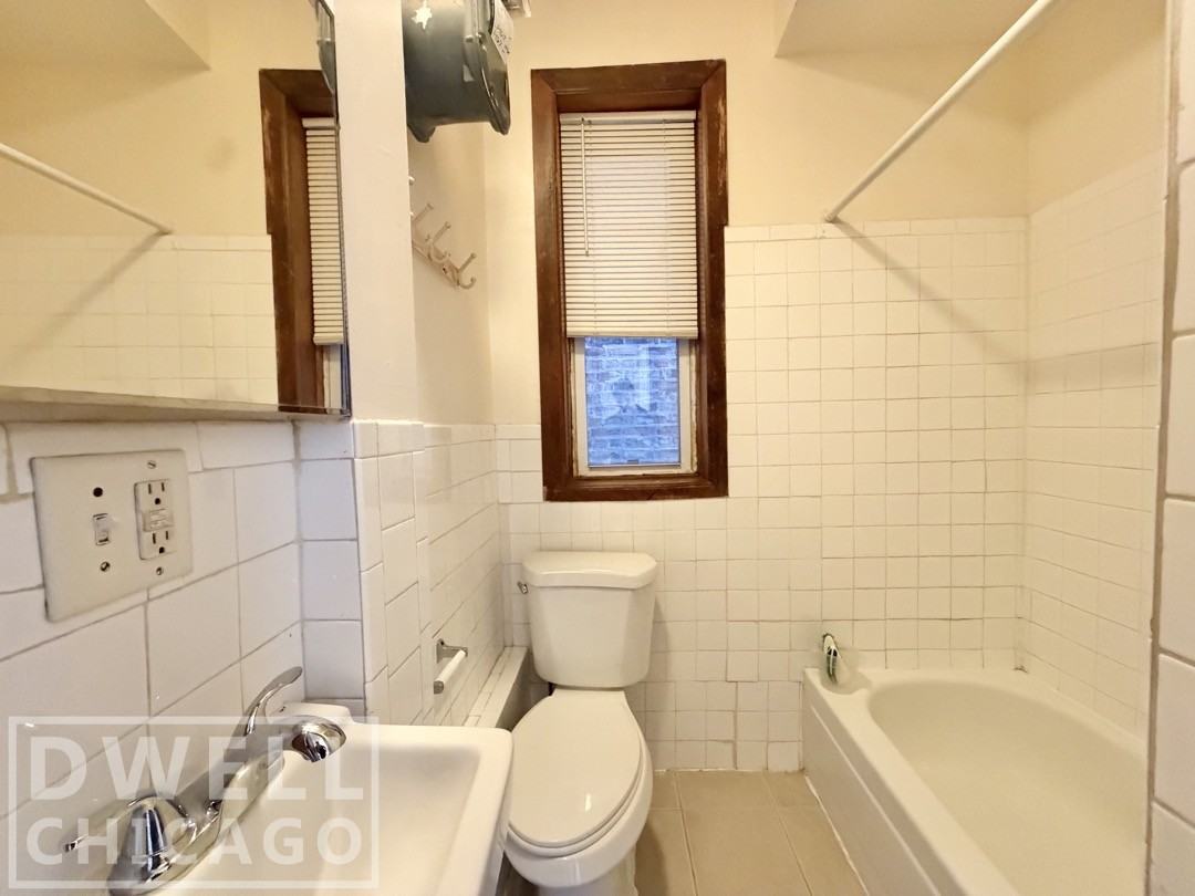 1620 W 38th St #1F - Photo 5 of 18