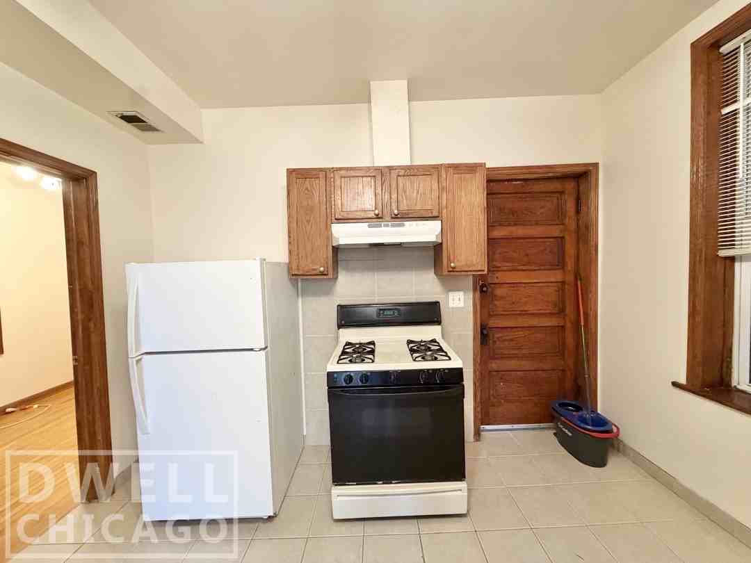 1620 W 38th St #1F - Photo 7 of 18