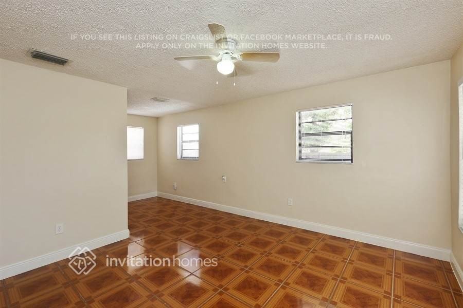 1440 N 68th Ter - Photo 4 of 18