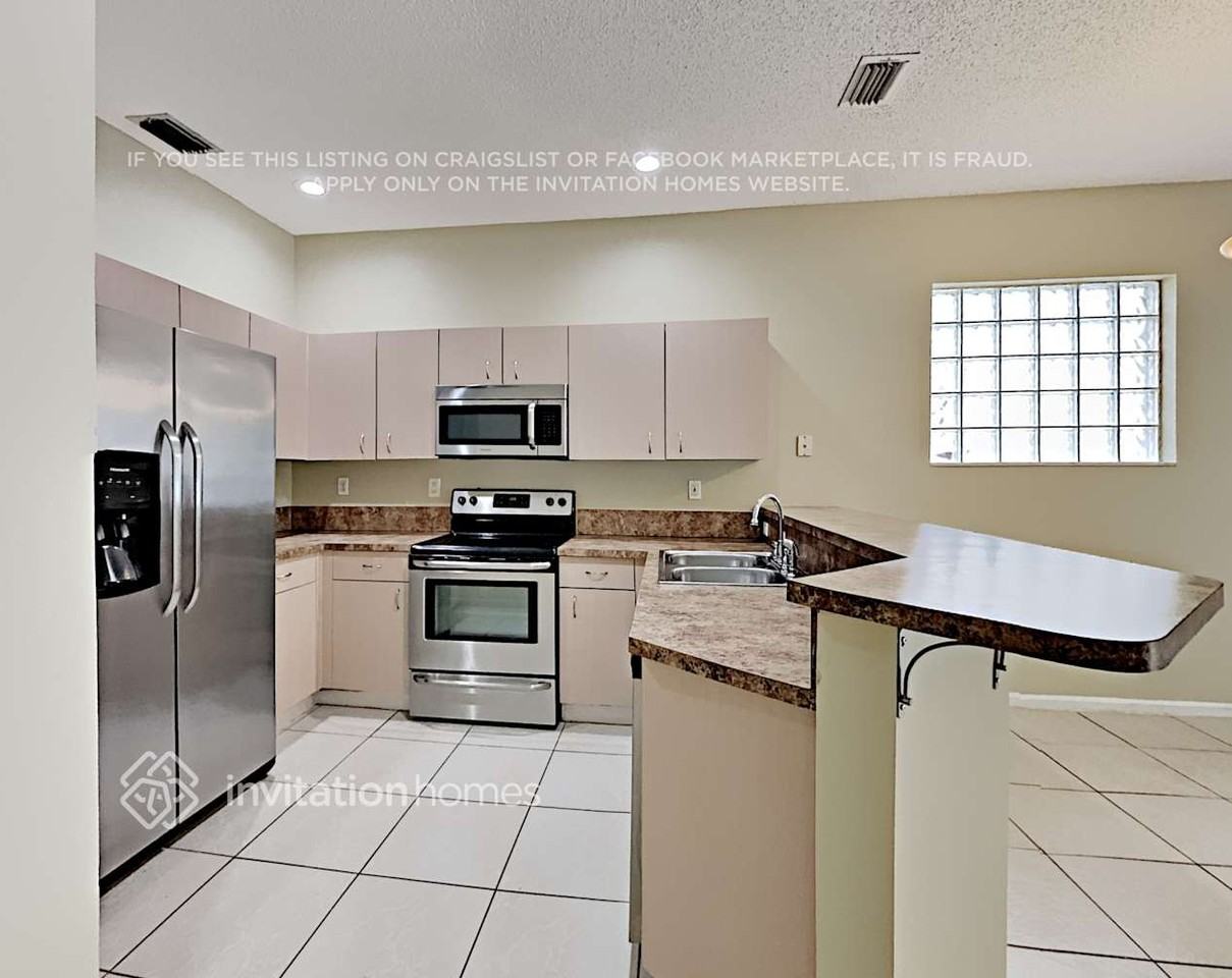 4845 Nw 20th Pl - Photo 5 of 17