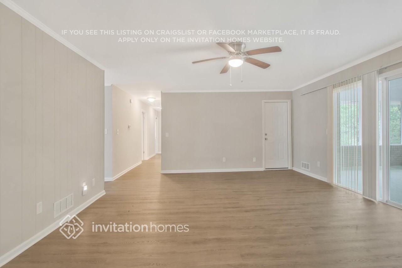 3190 Rockview Dr - Photo 5 of 26