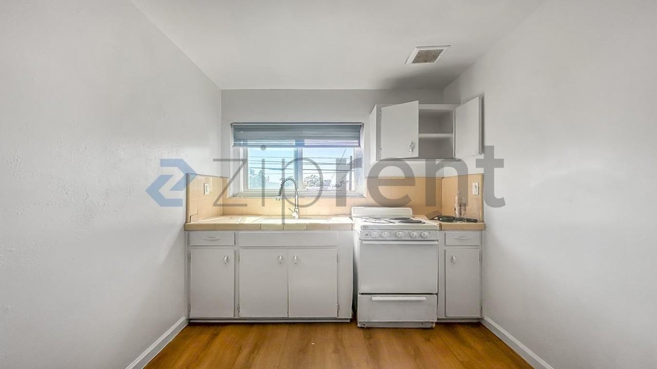 132 W 18th St #14 - Photo 6 of 13
