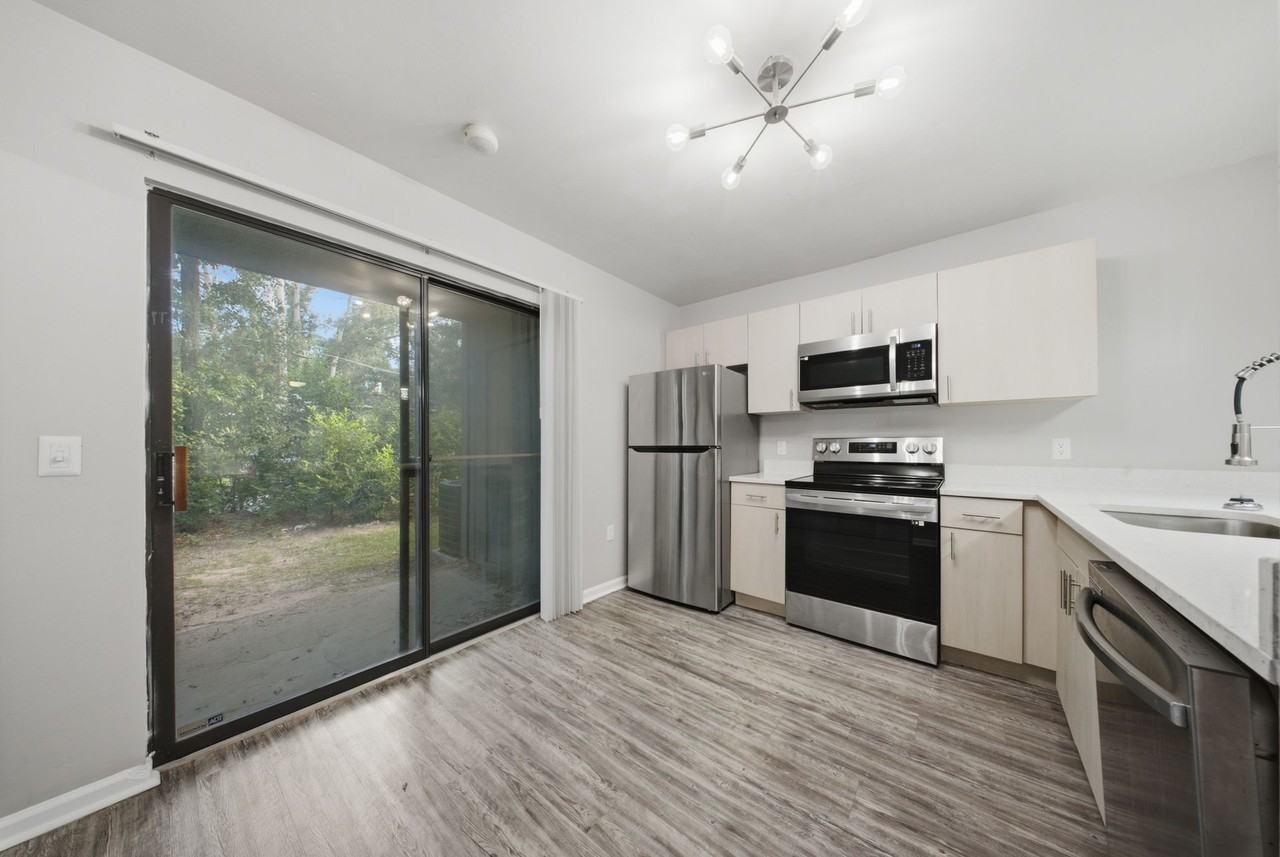 Dior Apartments Homes - Photo 5 of 14
