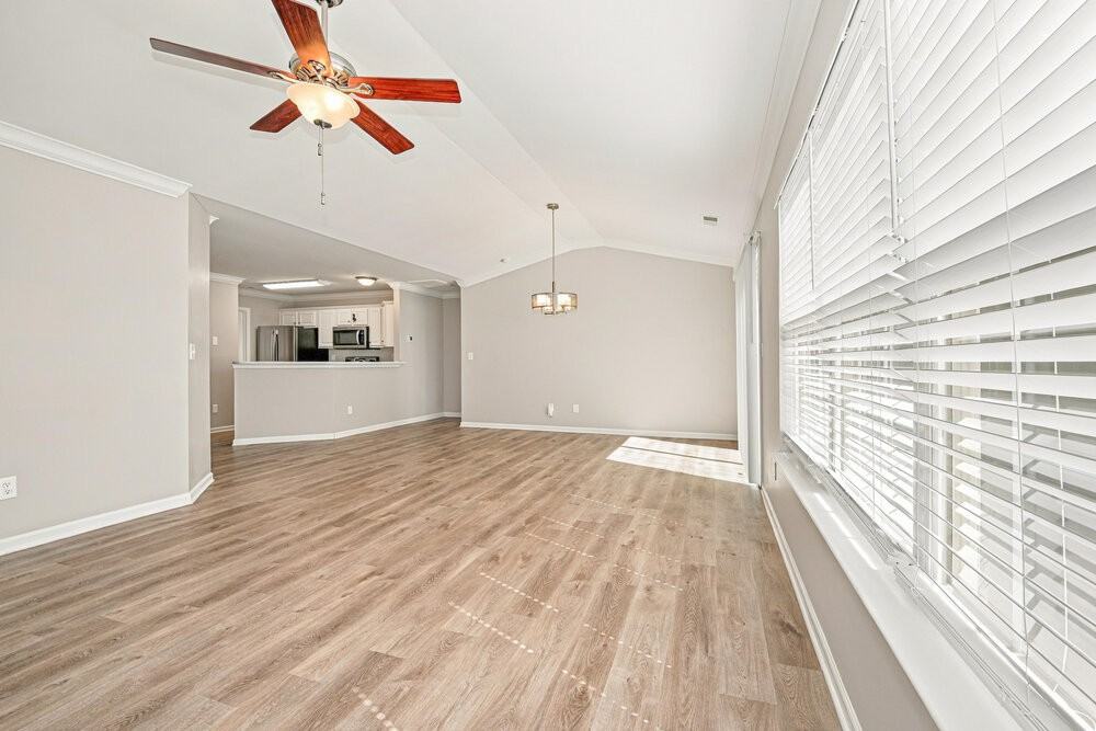 12828 Deaton Hill Dr - Photo 4 of 16