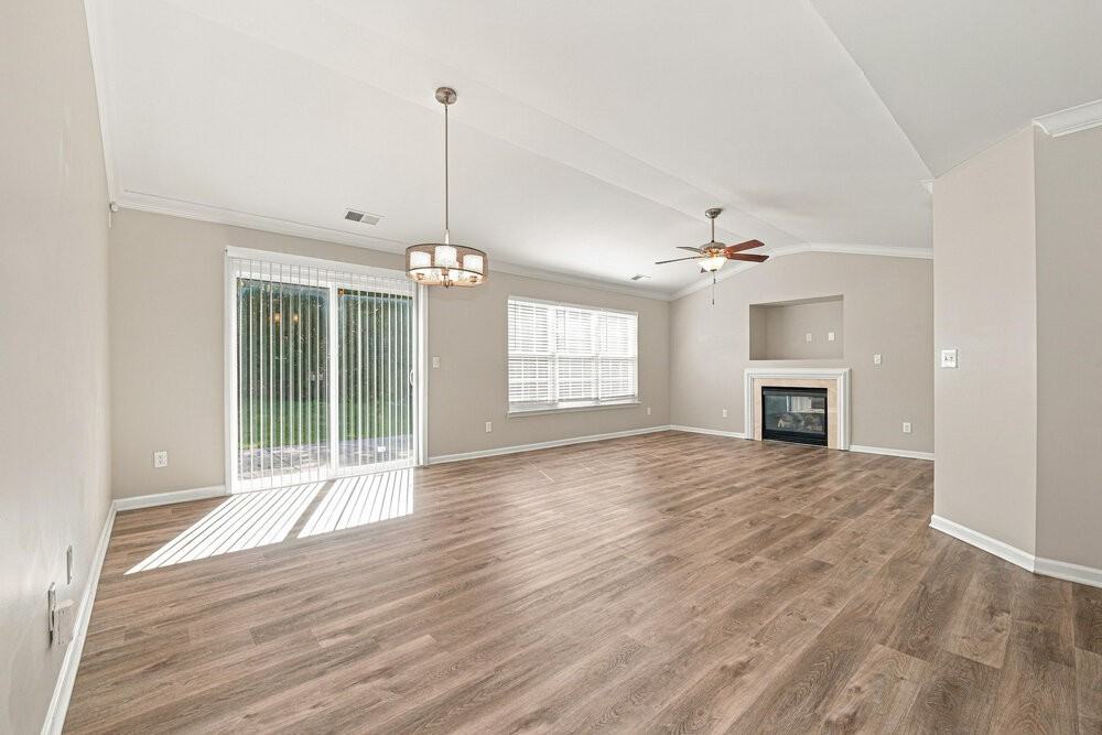12828 Deaton Hill Dr - Photo 5 of 16