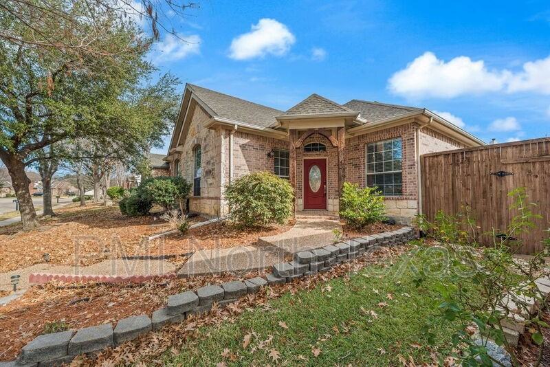 5544 Hidden Creek Ln - Photo 3 of 22