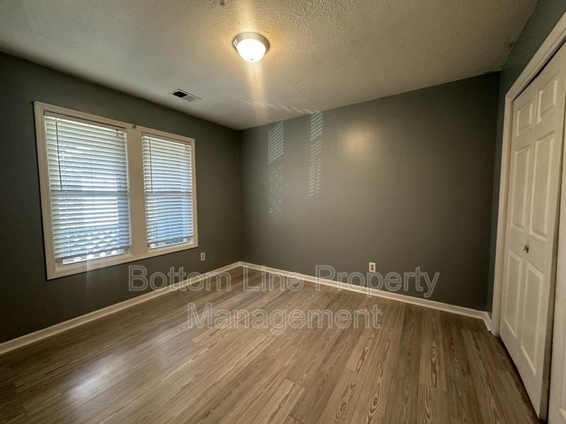 942 Stewarts Creek Dr #8 - Photo 6 of 13