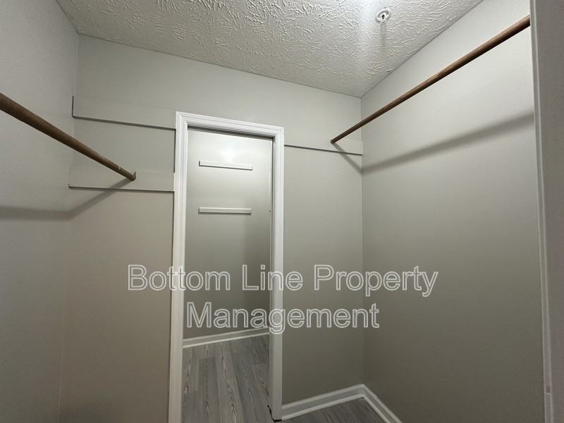 942 Stewarts Creek Dr #8 - Photo 7 of 13