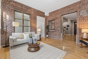 featured image of 306 S 15th St