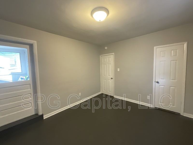 62 E King St - Photo 2 of 9