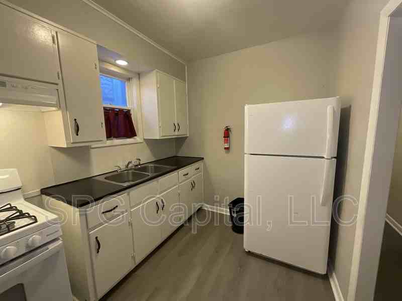 62 E King St - Photo 3 of 9