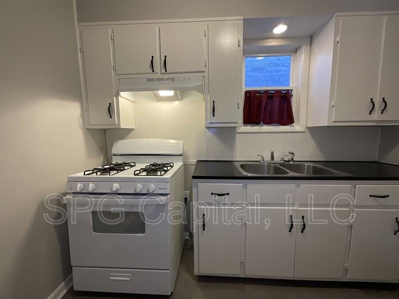 62 E King St - Photo 4 of 9