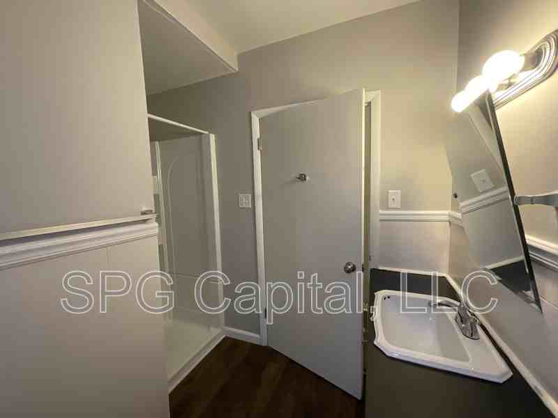 62 E King St - Photo 7 of 9