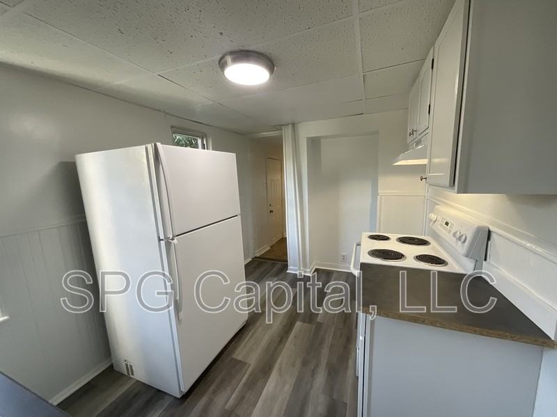 220 E North St - Photo 2 of 10