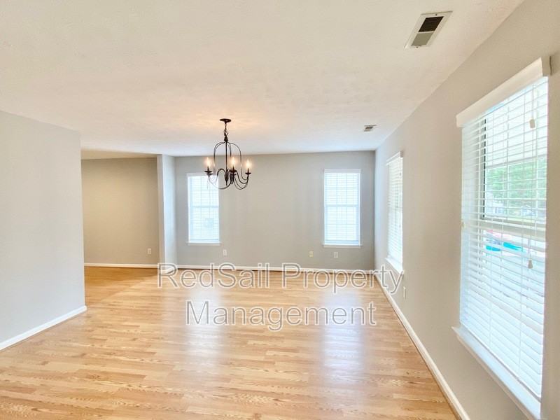 4221 Teakwood Dr - Photo 3 of 18