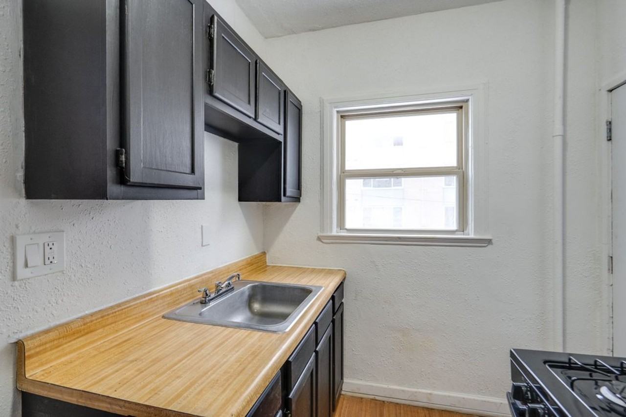 2840 S Moreland Blvd #9 - Photo 6 of 16