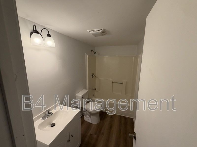 1844 E Main St #E - Photo 4 of 9