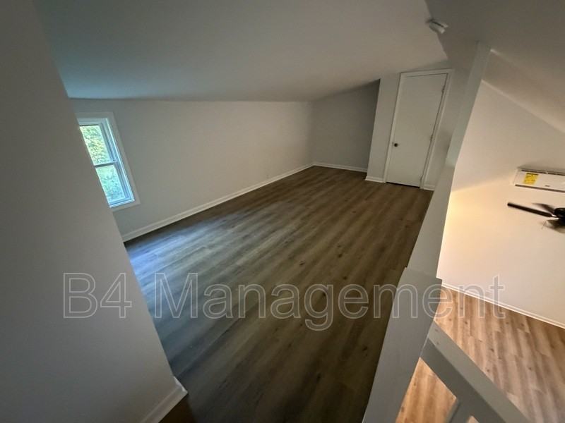 1844 E Main St #E - Photo 7 of 9