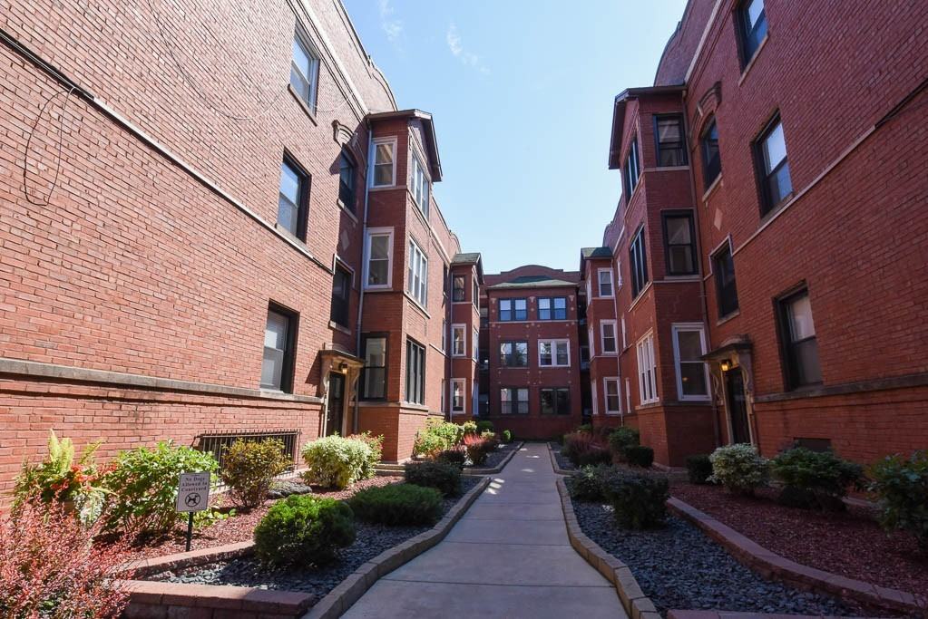 4421 N Wolcott Ave #2B