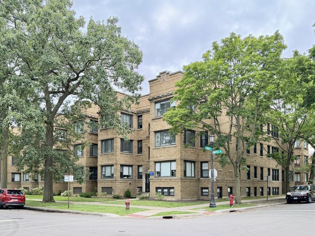 1136 Maple Ave #3