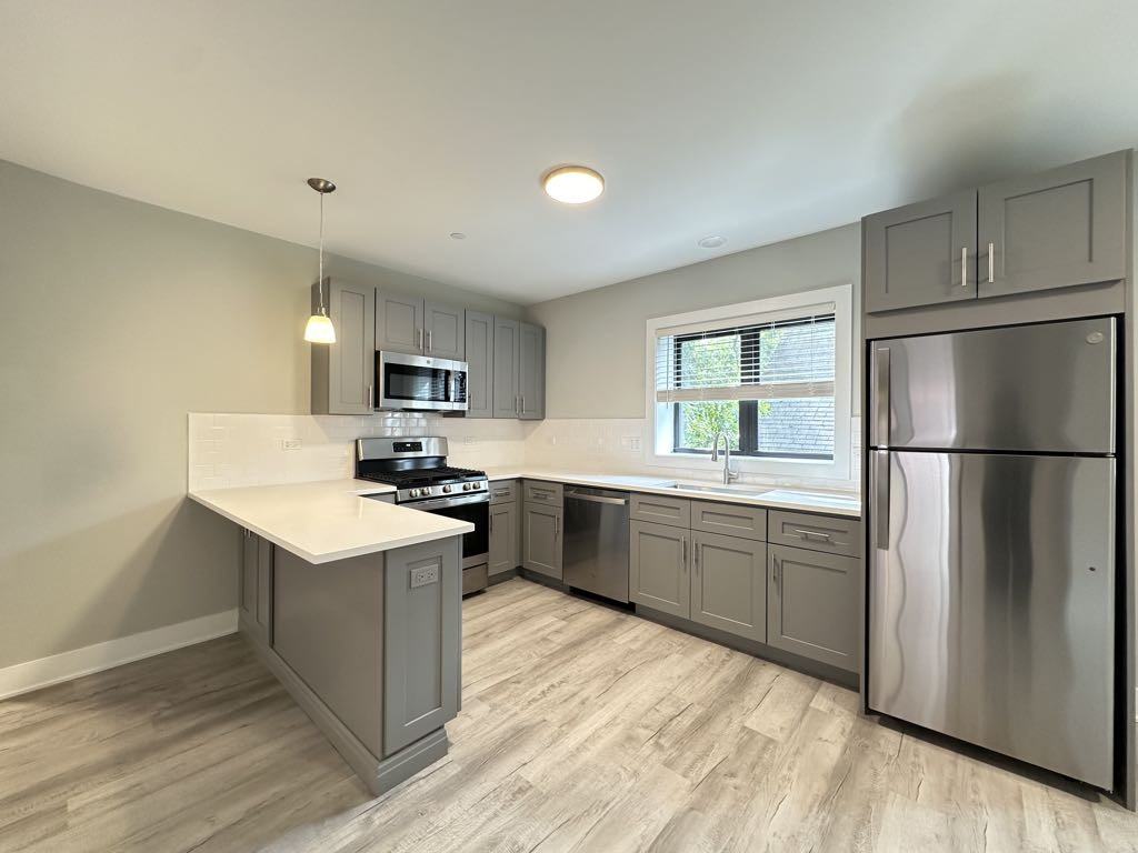 1135 Oak Ave #2W - Photo 2 of 21