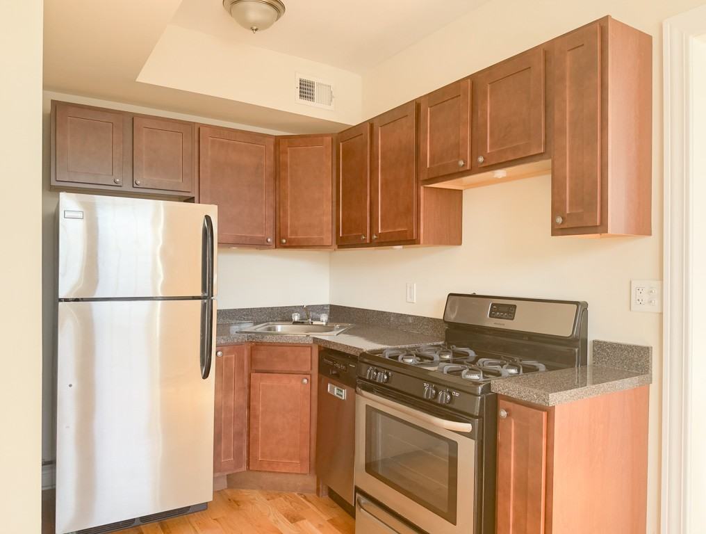 343 Park Ave #09 - Photo 2 of 21