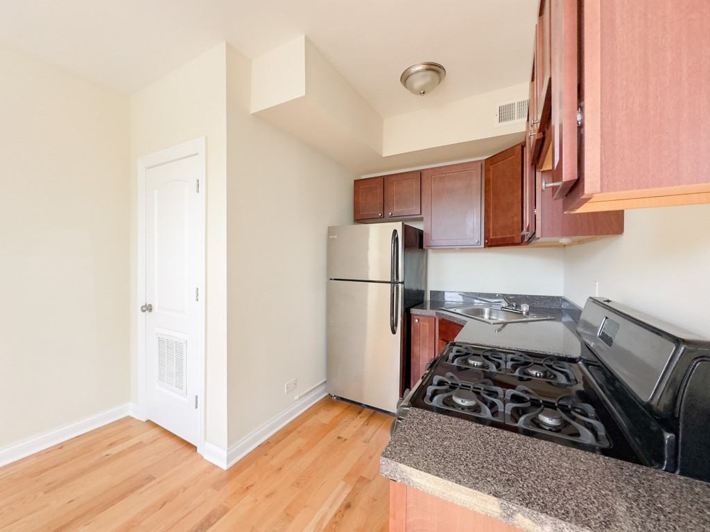343 Park Ave #09 - Photo 3 of 21