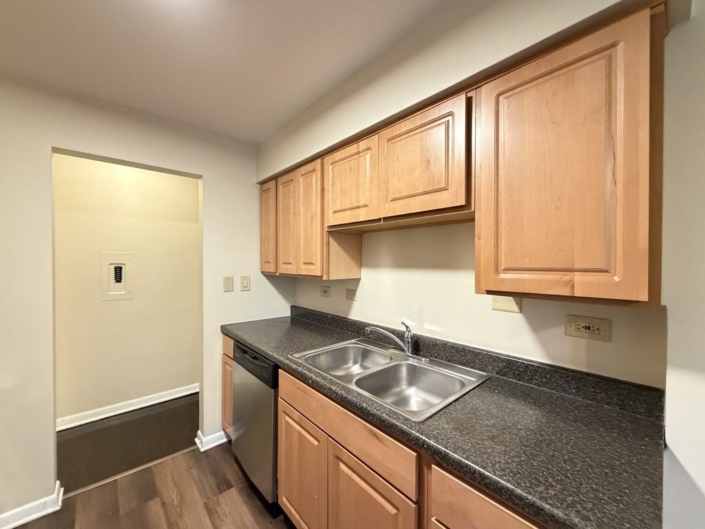 810 Seward St #303 - Photo 3 of 21