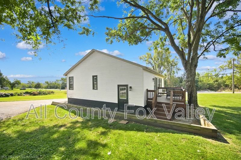 19W640 Bluff Rd - Photo 4 of 23