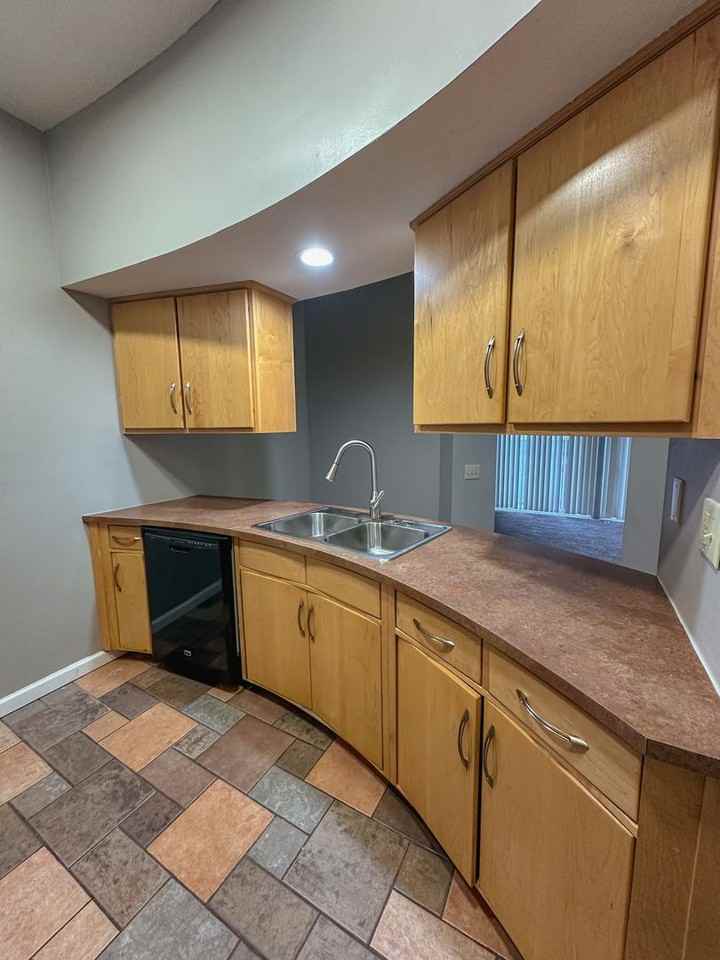 511 Columbia St - Photo 2 of 16