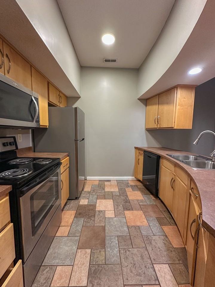 511 Columbia St - Photo 4 of 16
