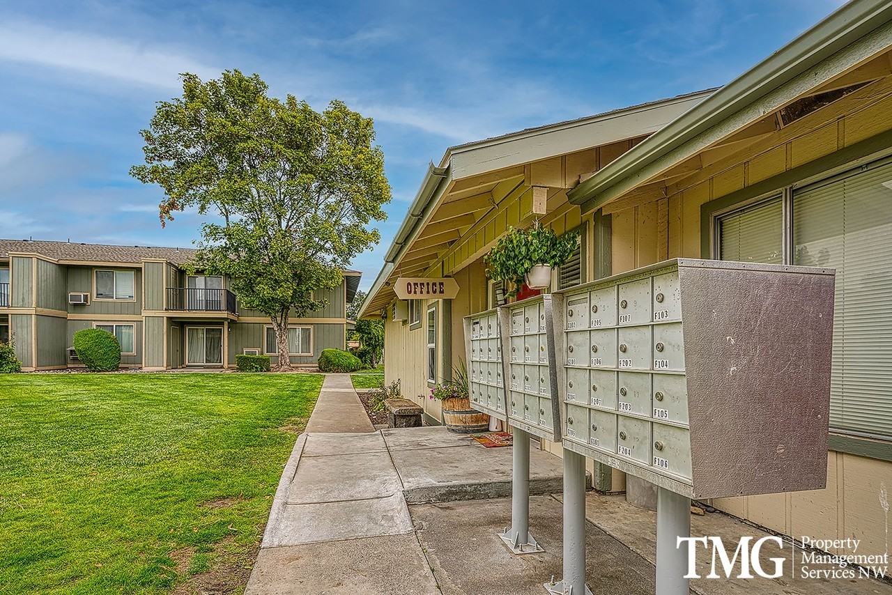 Hood Manor Apartments - Photo 7 of 50