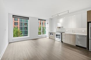 930 W Altgeld St - Photo 1 of 1