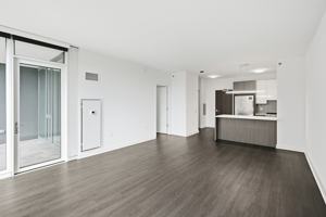 featured image of 930 W Altgeld St #1-1