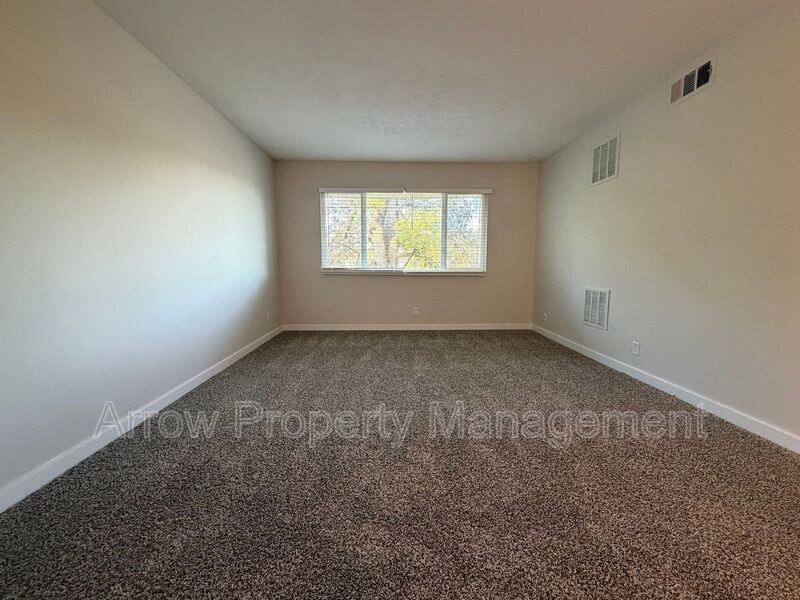3840 S 46th St - Photo 4 of 13