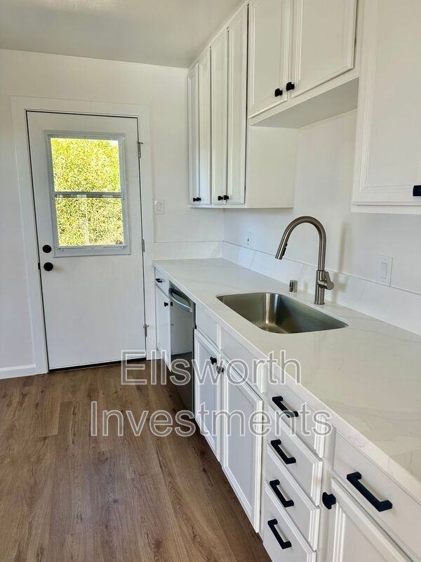 3341 Luna Ave - Photo 3 of 10