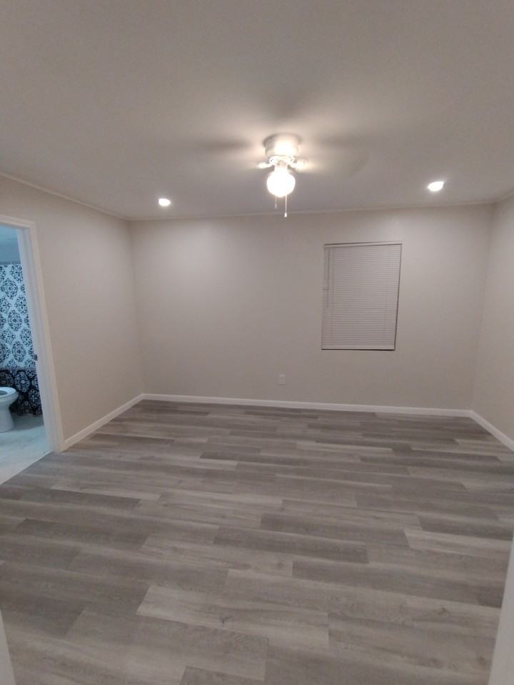 716 Ave I Apts - Photo 2 of 16